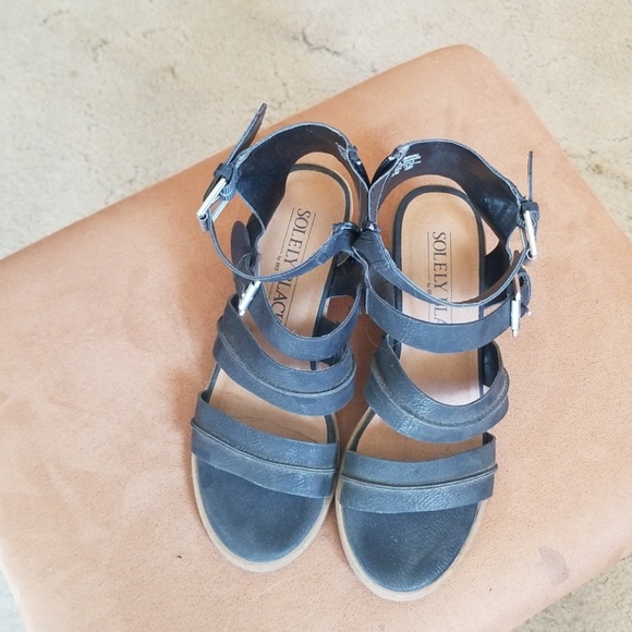 Sandals - Picture 1 of 2